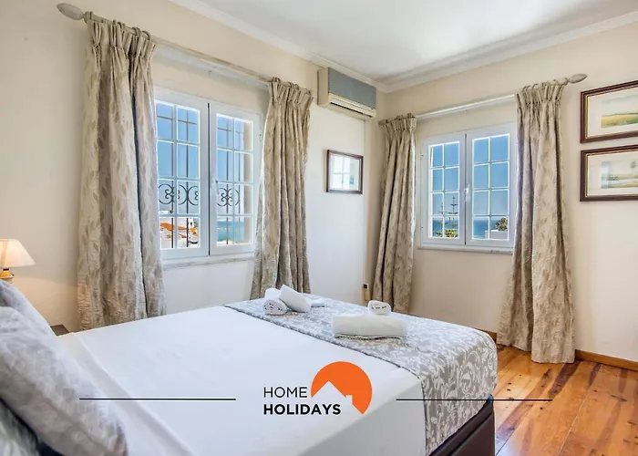 #128 Number 10 By Holidays 度假居