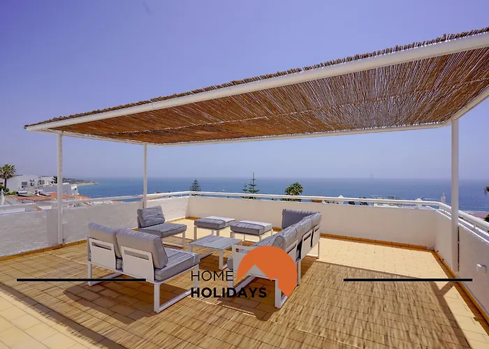 #128 Number 10 By Holidays 度假居 *