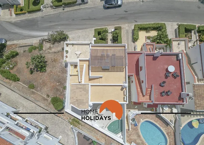 #128 Number 10 By Holidays 度假居